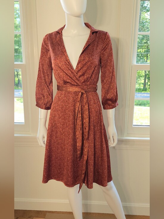 H&M Dresses & Skirts - H&M Faux Wrap Silky Dress Vintage Retro Look 70s Office Vibe Size 6 US